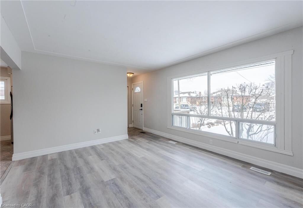 Property Photo:  60 Burfield Avenue 1  ON L8T 2J9 