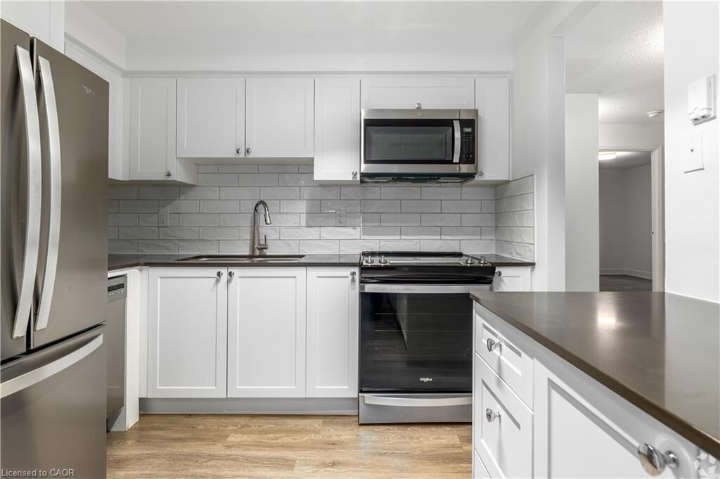 Property Photo: 565 Belmont Avenue W 0033 ON N2M 5E7