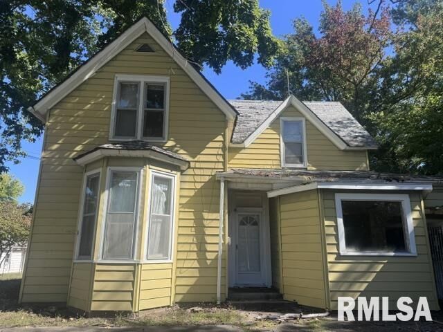 Property Photo:  215 W Vienna Street  IL 62906 