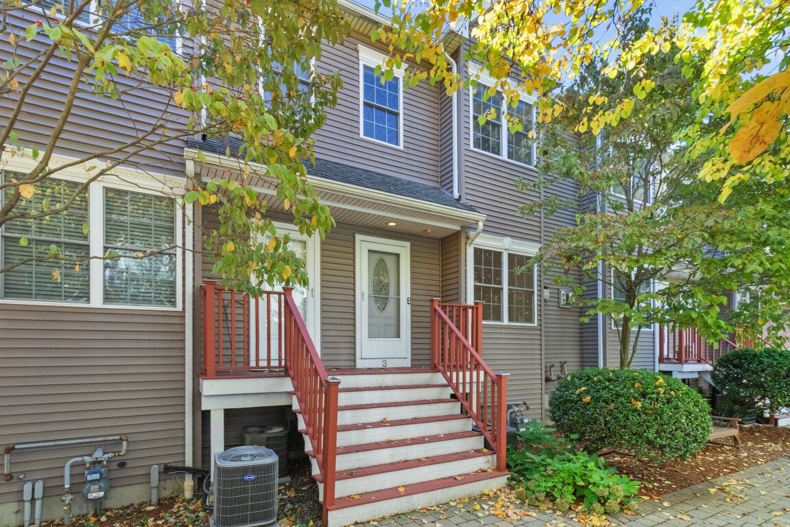 Property Photo:  25 Hastings Ave 3  MA 02453 