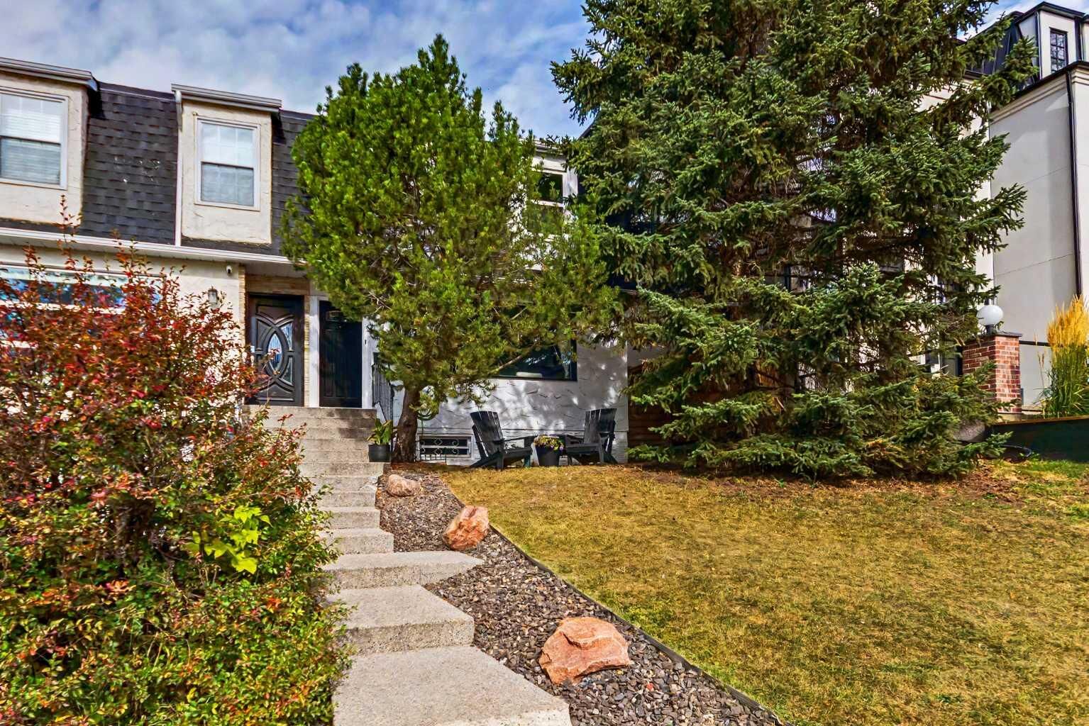 Property Photo:  2206 29 Avenue SW  AB T2T 1N7 