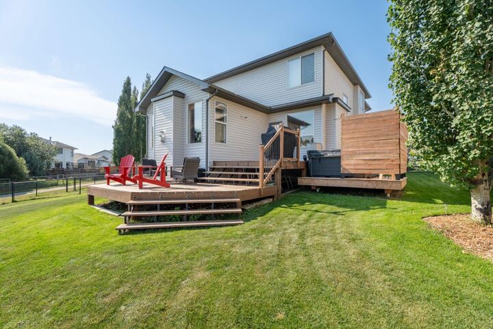 Property Photo:  432 Rainbow Falls Way  AB T1X 1S6 
