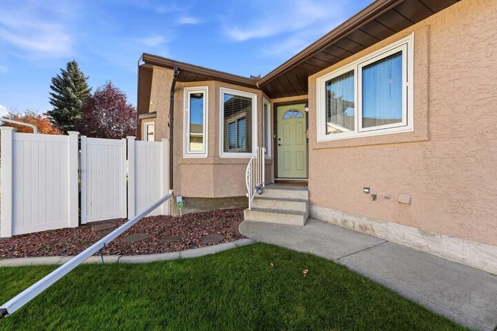 Property Photo: 180 Doran Crescent AB T4R 2K3