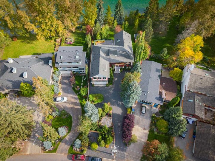Property Photo:  5960 Bow Crescent NW  AB T3B 2B9 