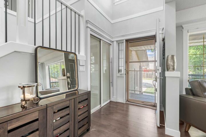 Property Photo:  107 Edgebrook Circle NW  AB T3A 5A4 