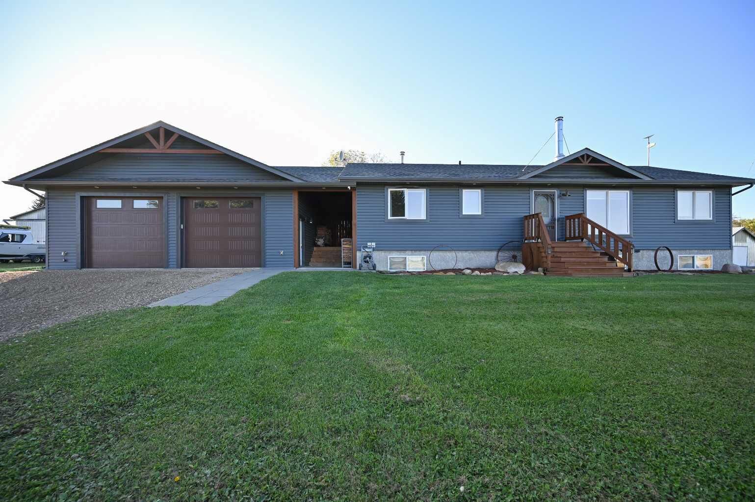 Property Photo:  652050 Range Road 215  AB T0G 0R0 