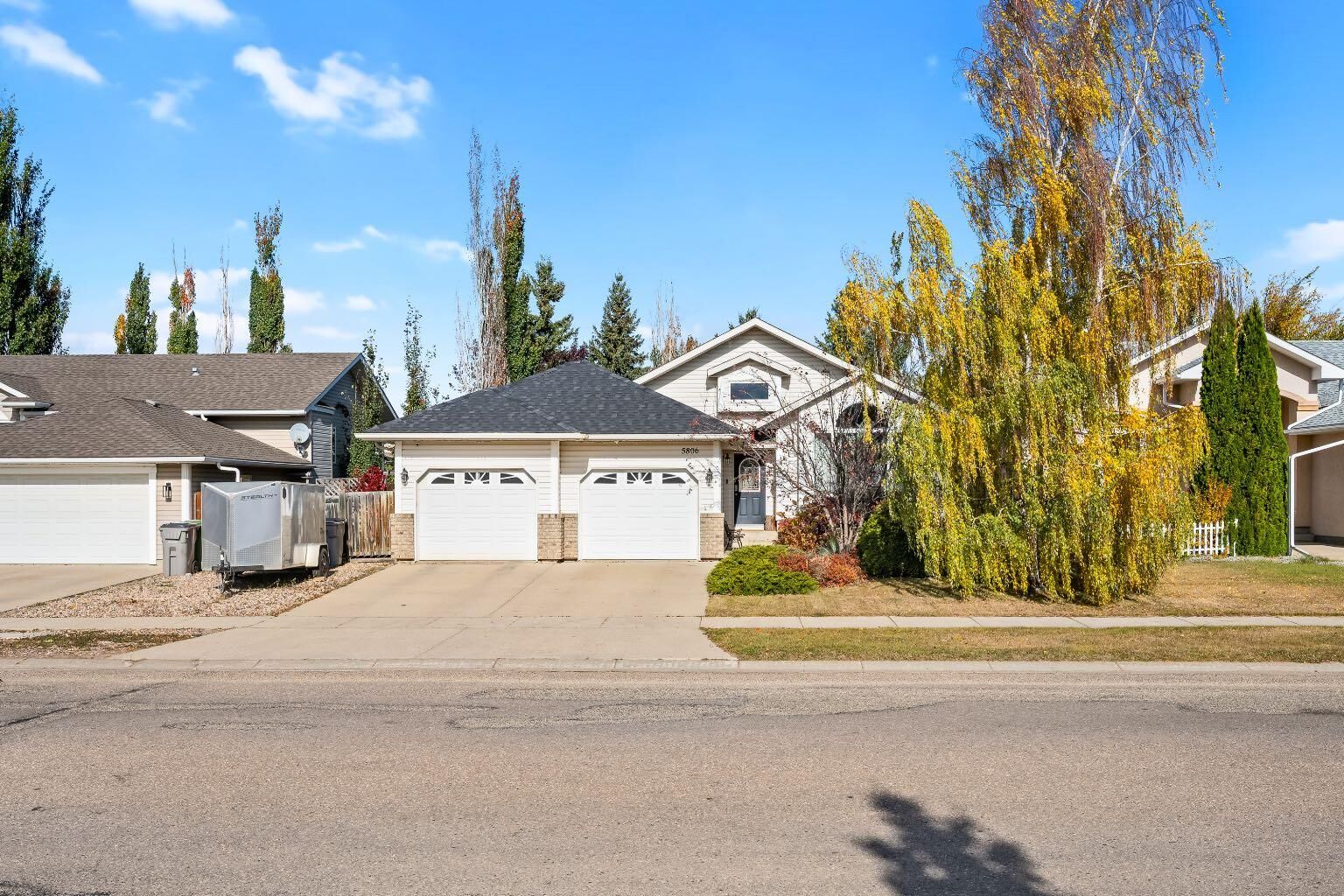 Property Photo:  5806 23 Street  AB T9V 2Y6 