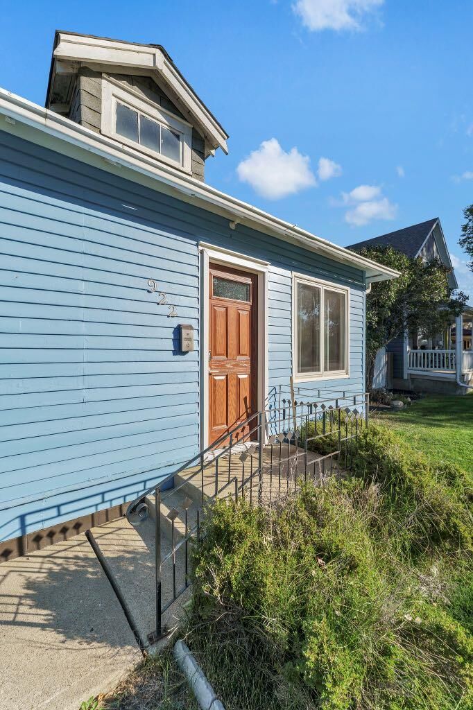 Property Photo:  922 4 Street SE  AB T1A 0M1 