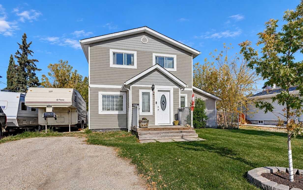 Property Photo:  9316 102 Avenue  AB T8V 0Z3 