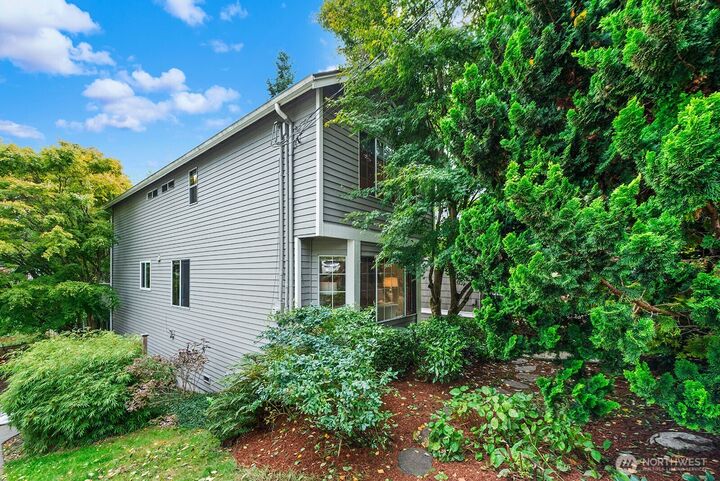 Property Photo: 7548 Ravenna Avenue NE WA 98115