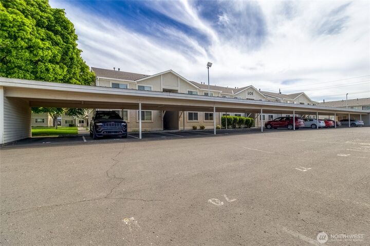 Property Photo:  608 N Roosevelt Street 104  WA 99362 