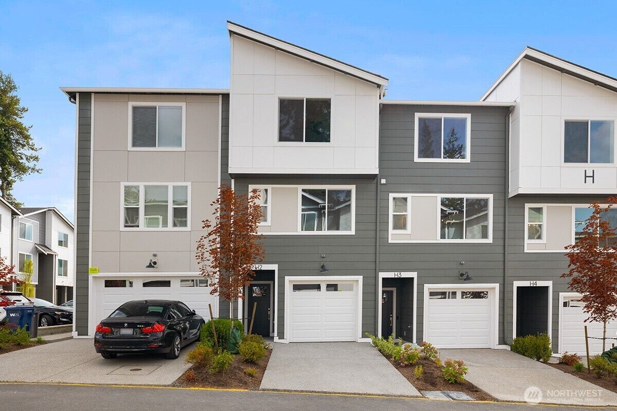 Property Photo:  16823  Alder Way M6  WA 98037 