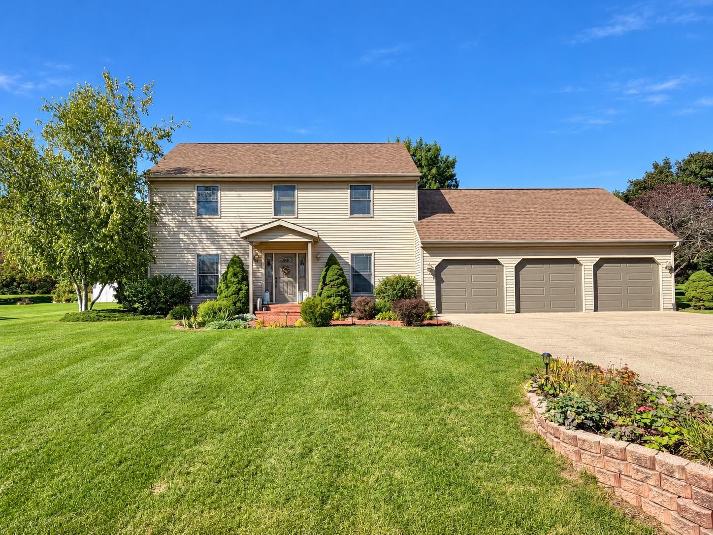 Property Photo: 14592 Donnalynn Drive IL 61080