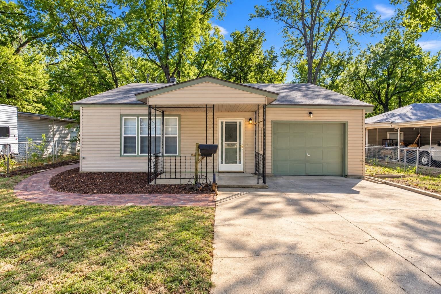 Photo de la propriété: 3129 E Glen Oaks Dr KS 67216