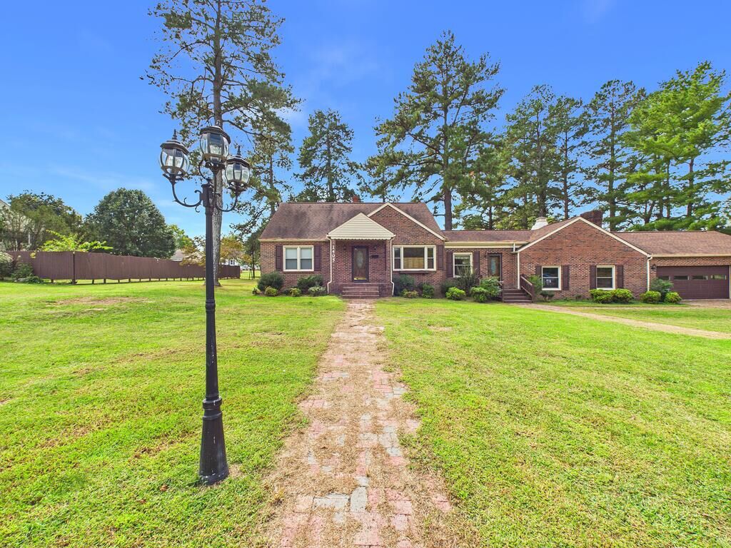 Property Photo: 1405 W Tennessee Ave VA 23930