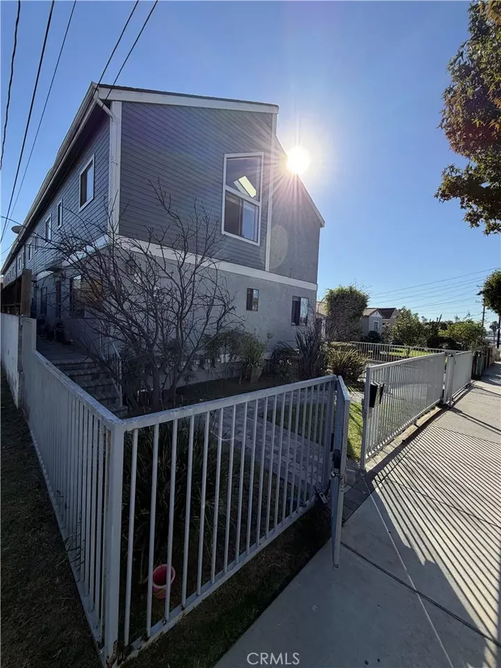 Property Photo:  312 E Plymouth Street 4  CA 90302 