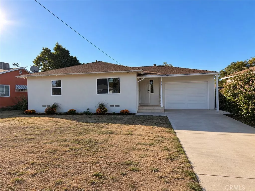 Property Photo: 219 W Victoria CA 92376