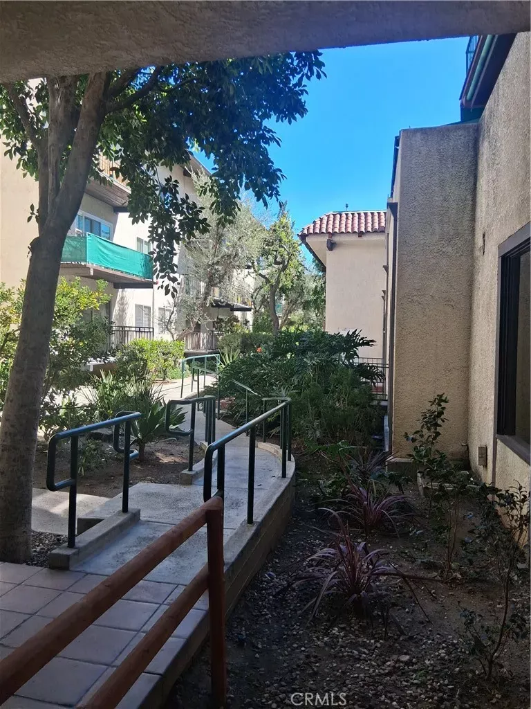 Property Photo:  5640 White Oak Avenue C216  CA 91316 