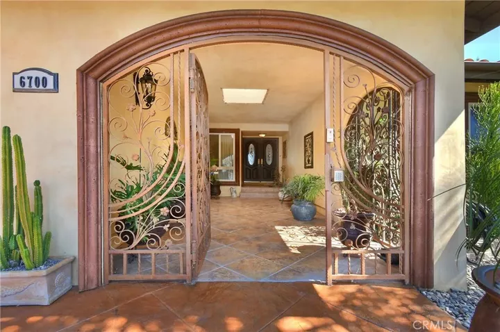 Property Photo:  6700 Vickiview Drive  CA 91307 