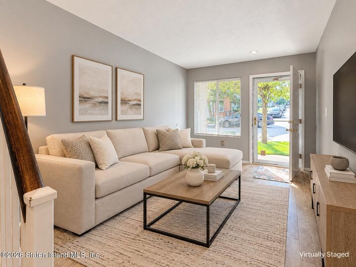 Property Photo:  15 Bianca Court  NY 10312 