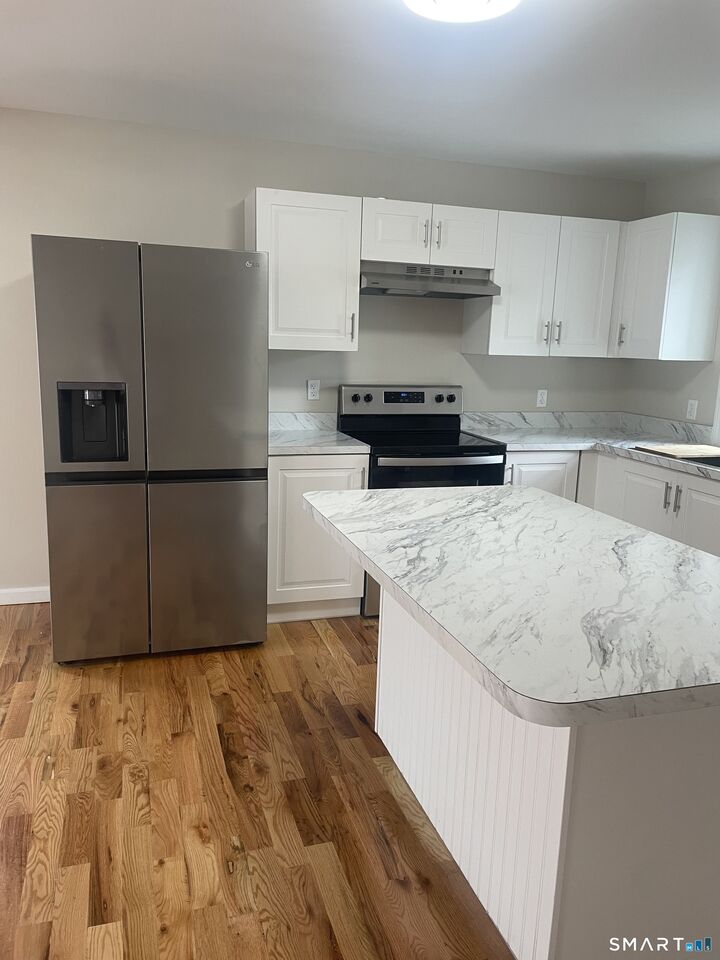 Property Photo:  65 Walnut Road R  CT 06067 