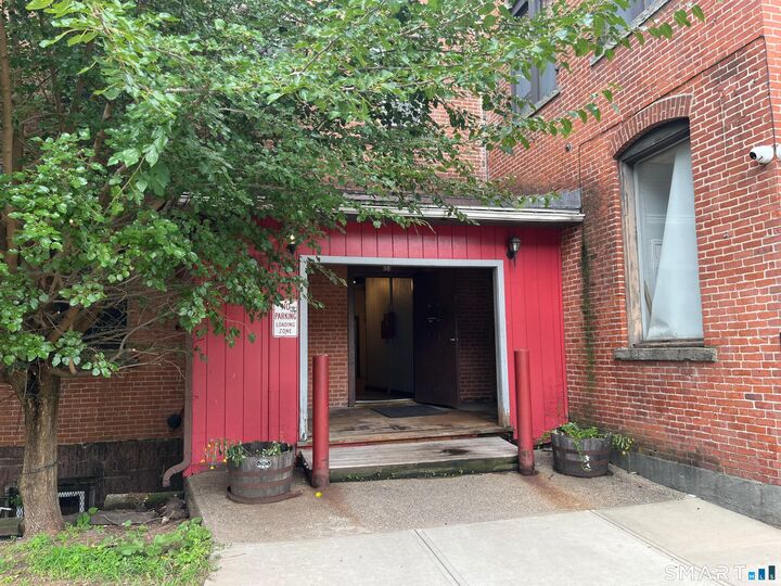 Property Photo: 464 Pratt St Extension 203 CT 06450