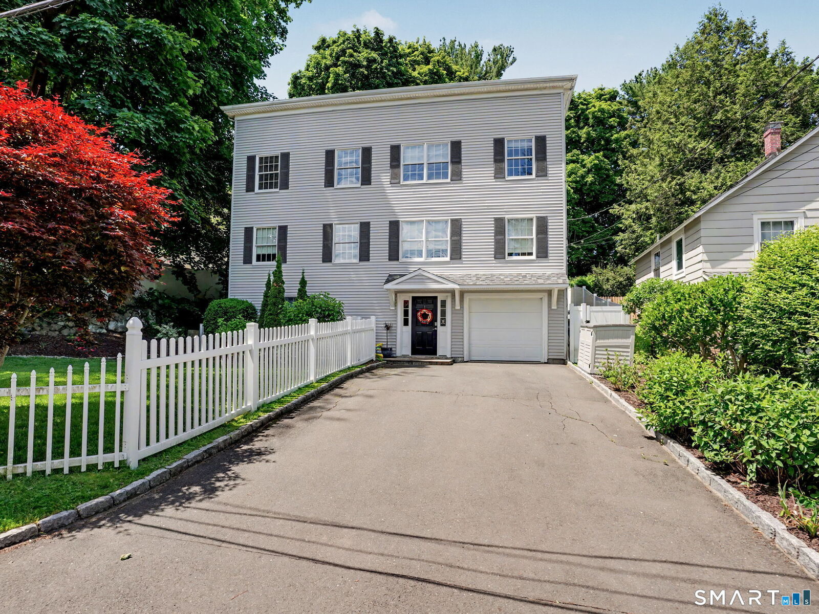 Property Photo:  