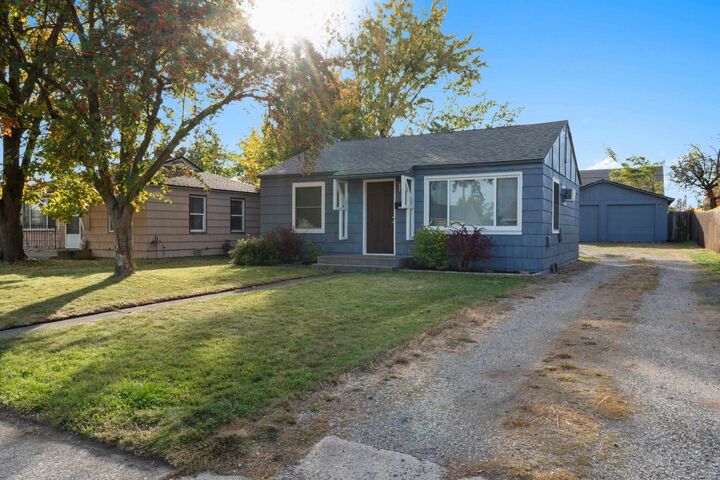 Property Photo:  5515 N Cochran St  WA 99205 