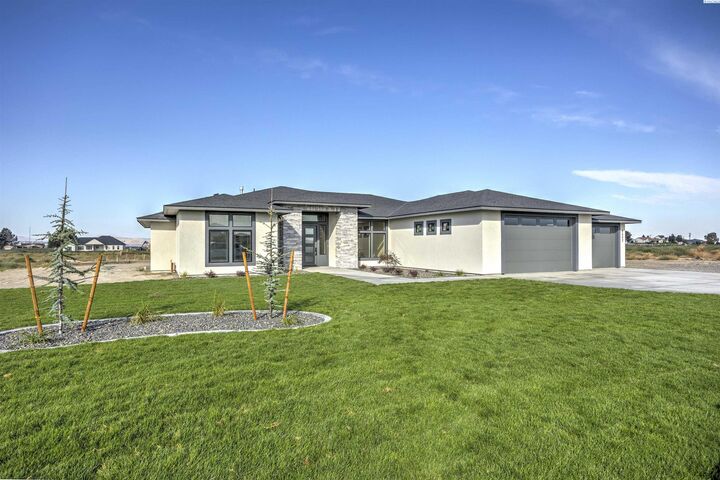 Property Photo: 8402 Axil Lane WA 99301