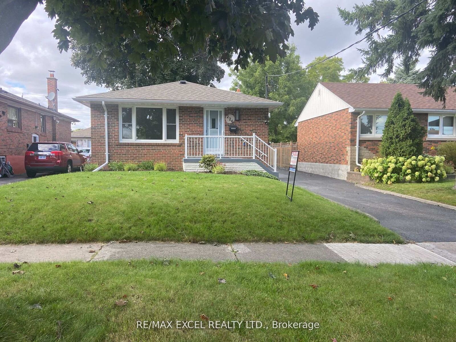 Property Photo:  226 Elgin Street W Basement  ON L1J 2P1 
