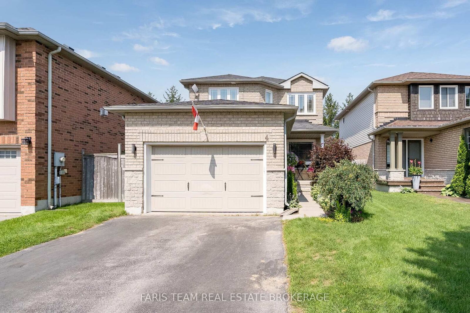 Property Photo:  4 Bluegrass Drive  ON L4N 9N6 