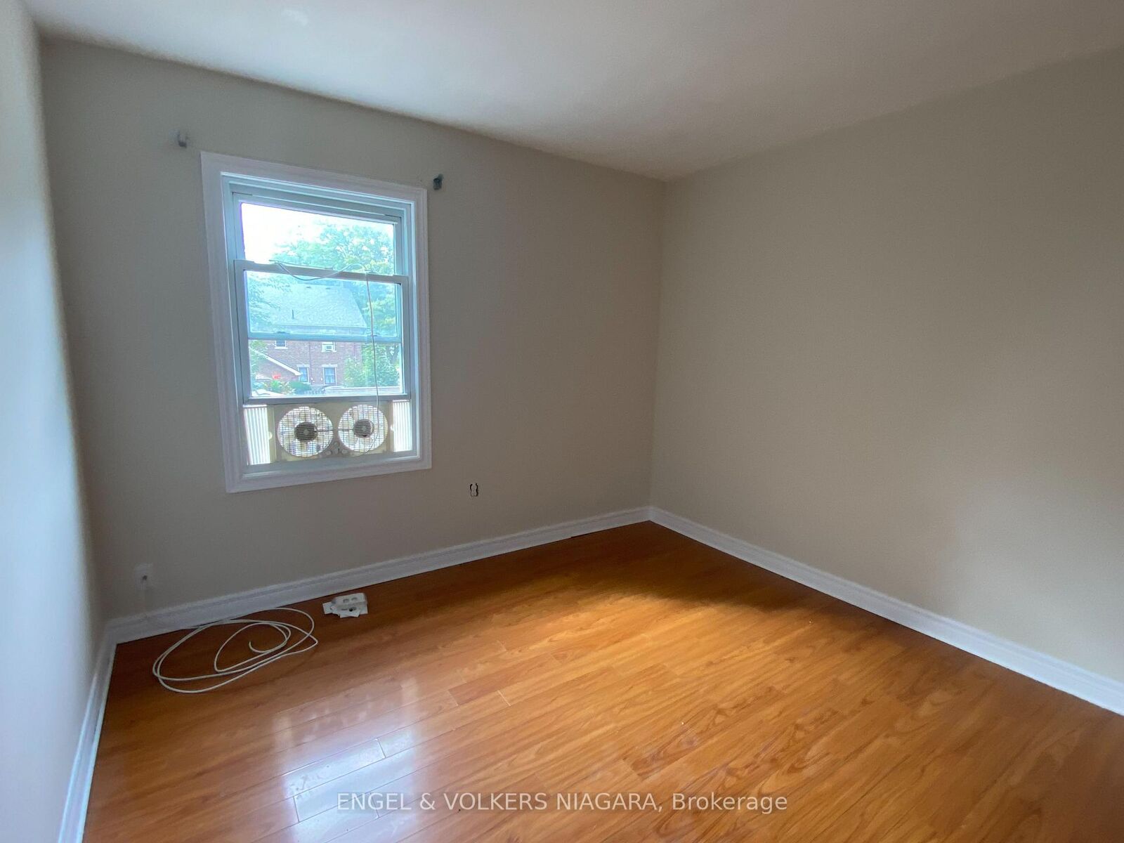 Property Photo:  5006 Willmott Street 2  ON L2E 1Z8 