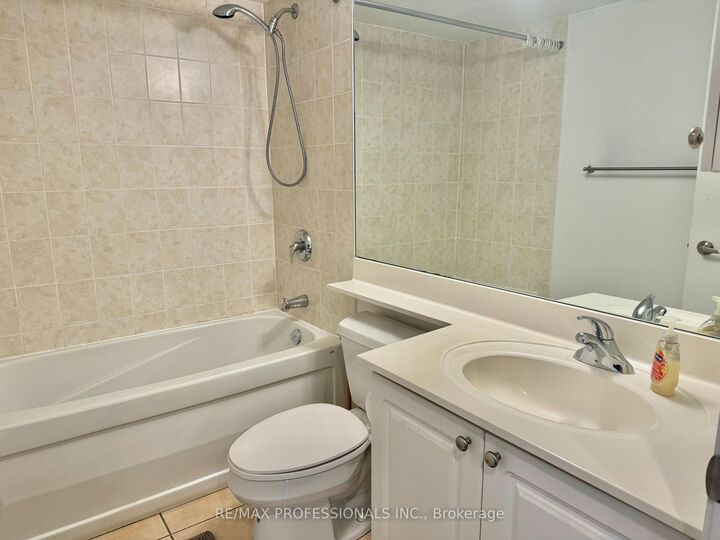 Property Photo:  231 Fort York Boulevard 428  ON M5V 1B2 