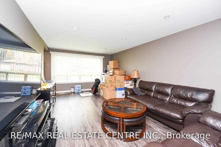 Property Photo:  19 Alderbury Crescent Upper  ON L6T 1P5 