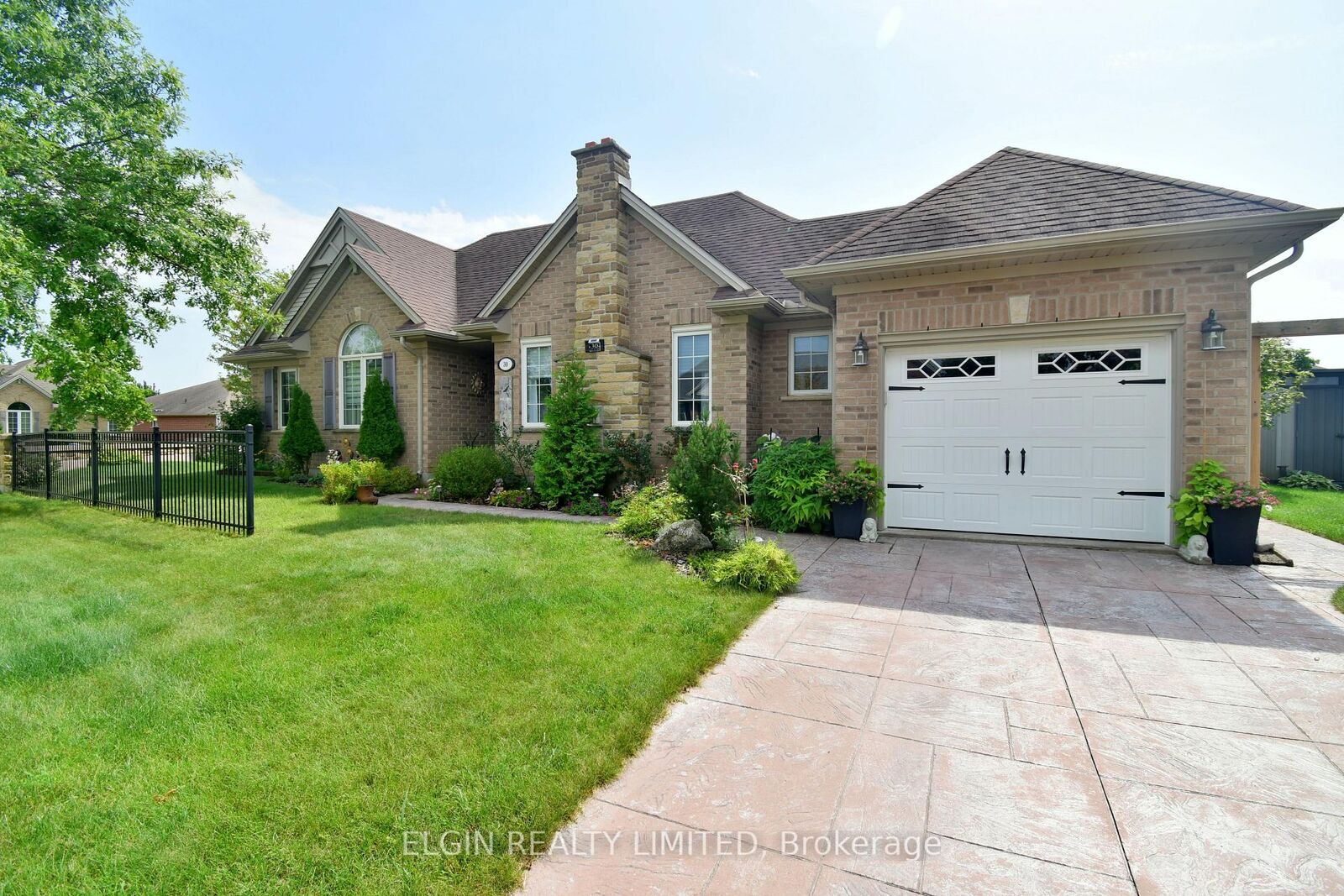 Property Photo:  30 Peach Tree Boulevard  ON N5R 0B5 