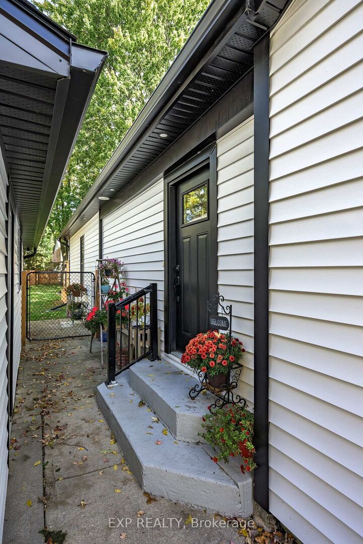 Property Photo:  481 Gold Street  ON N0M 2S0 