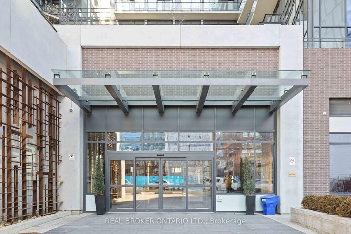 Property Photo:  460 Adelaide Street E 1518  ON M5A 0E7 
