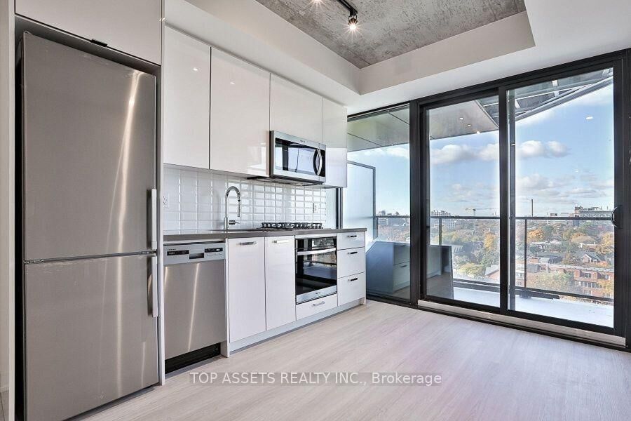 Property Photo:  195 McCaul Street 1214  ON M5T 1W6 