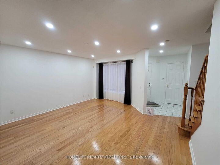 Property Photo:  6519 Sapling Trail  ON L5N 7J3 