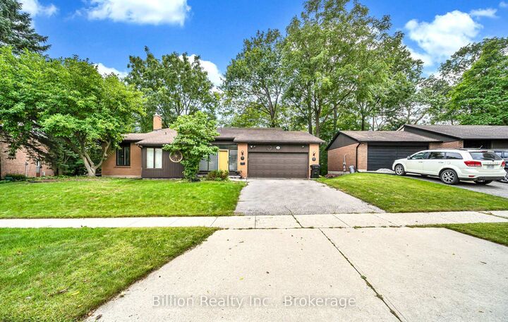 Property Photo: 52 Ridgewood Crescent ON N1S 4B3