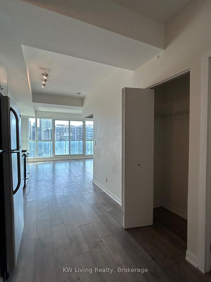 Property Photo:  150 East Liberty Street 2004  ON M6K 3R5 