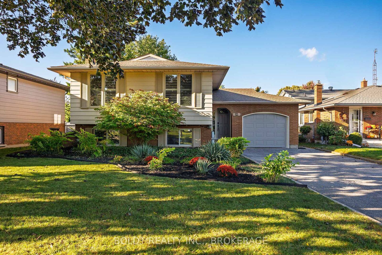 Property Photo:  12 Bayshore Crescent  ON L2N 5Y4 