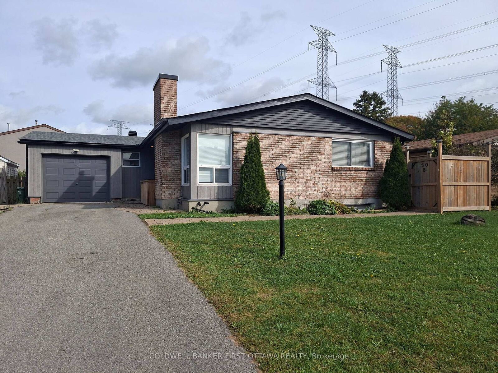Property Photo:  30 Lansfield Way  ON K2G 3V8 