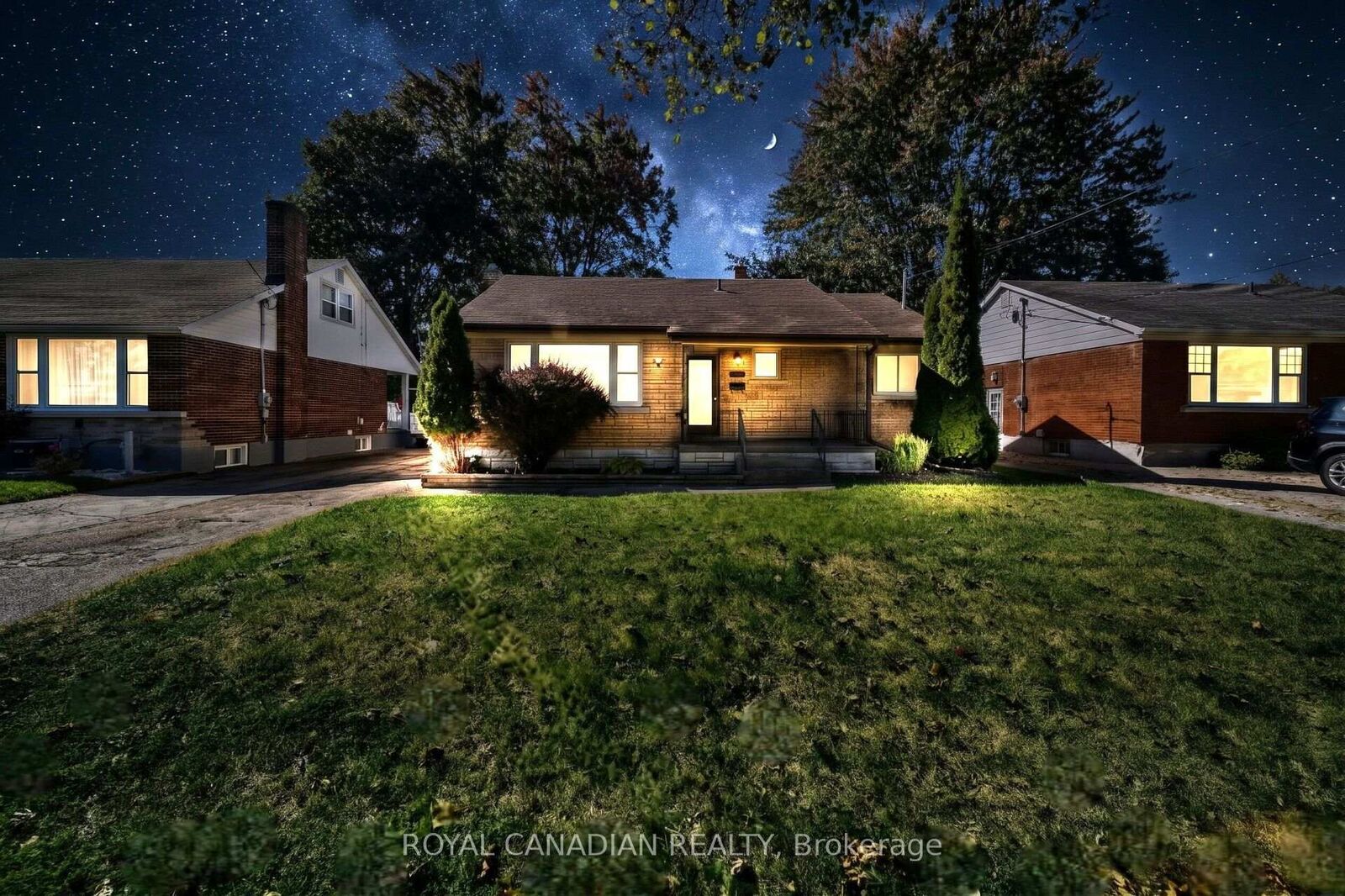 Property Photo:  457 Dumfries Avenue  ON N2H 2E9 