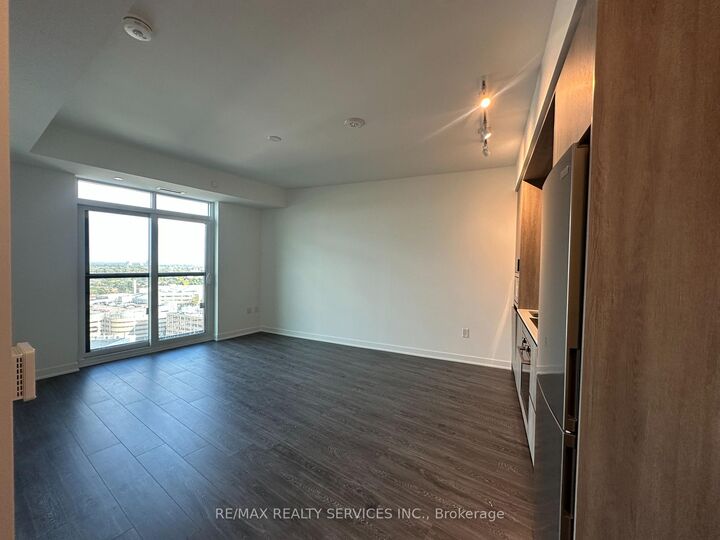 Property Photo:  2495 Eglinton Avenue W 1913  ON L5M 2V8 