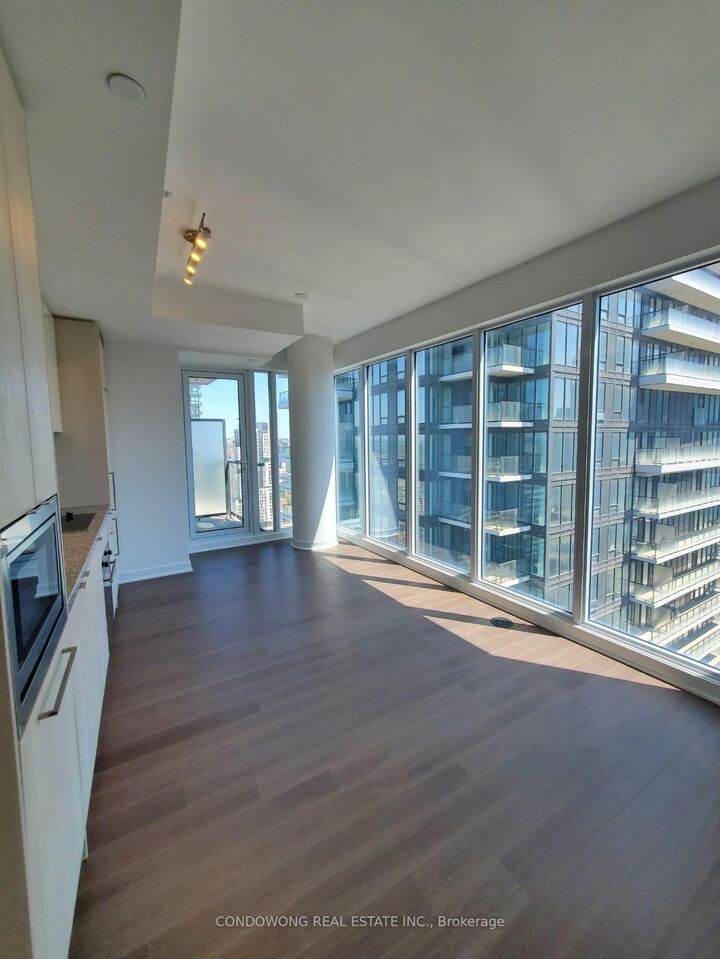 Property Photo:  115 Blue Jays Way 4515  ON M5V 0N4 