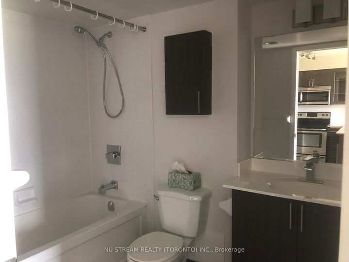 Property Photo:  75 Norman Bethune Avenue 921  ON L4B 0B6 