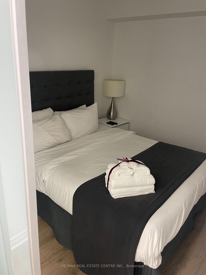 Property Photo:  386 Yonge Street 724  ON M5B 0A5 