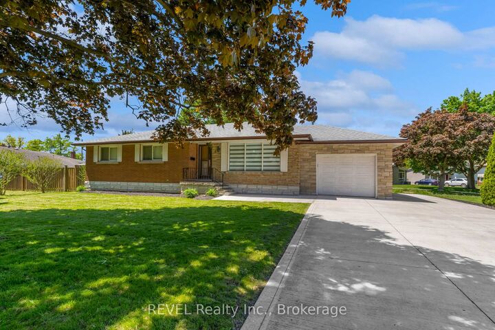 Property Photo:  5 Armour Drive  ON L3C 2N7 