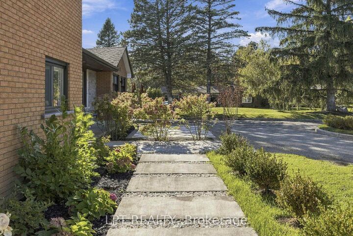 Property Photo:  9 Noblewood Drive  ON L0G 1N0 